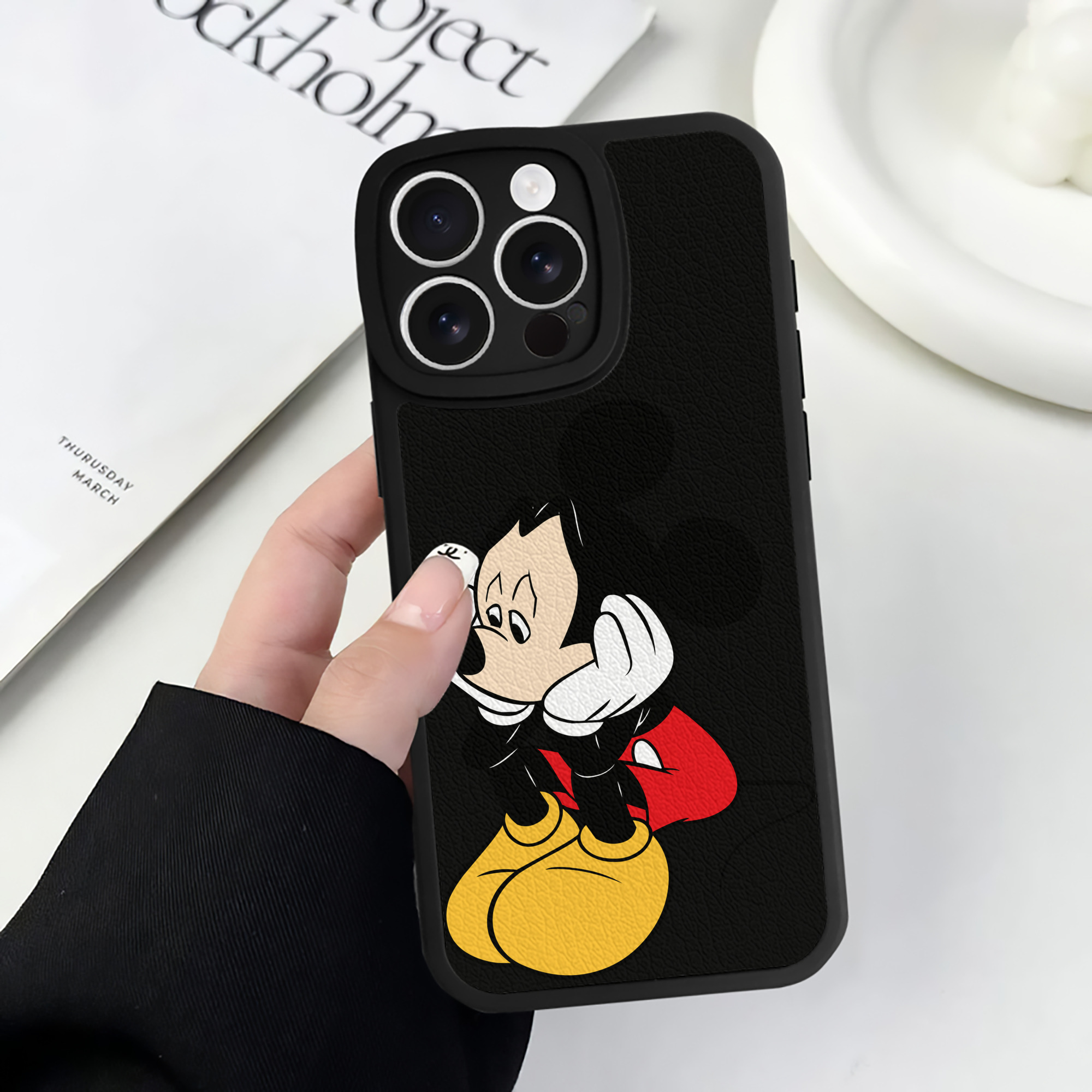 （画像用） ミッキーマウス Mickey Mouse 【iPhone 16シリーズ対応】シリコンスマホケース（レザー調） 材質：シリコン